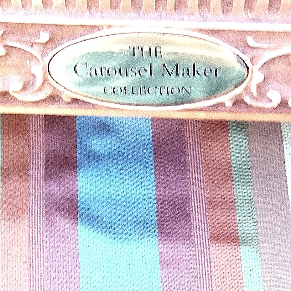 Vintage Lion Carousel Music Boxes - Picture 9 of 16